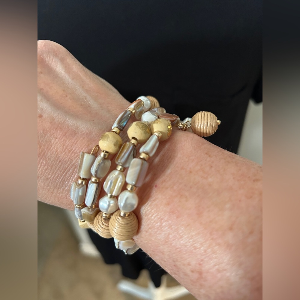 Chico’s Beaded Bracelet in Cream and Gold